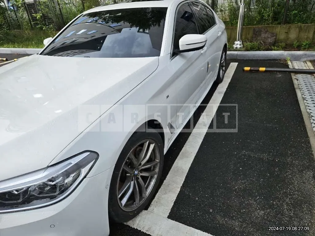 Photo 2 of 37: 2020 BMW 520i M Sport Package — Korean insurance auction