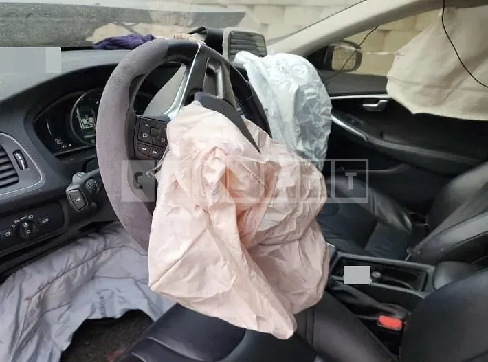 Photo 2 of 23: 2018 Volvo V40D3, VIN YV1MV79K0J2496416 — Korean insurance auction