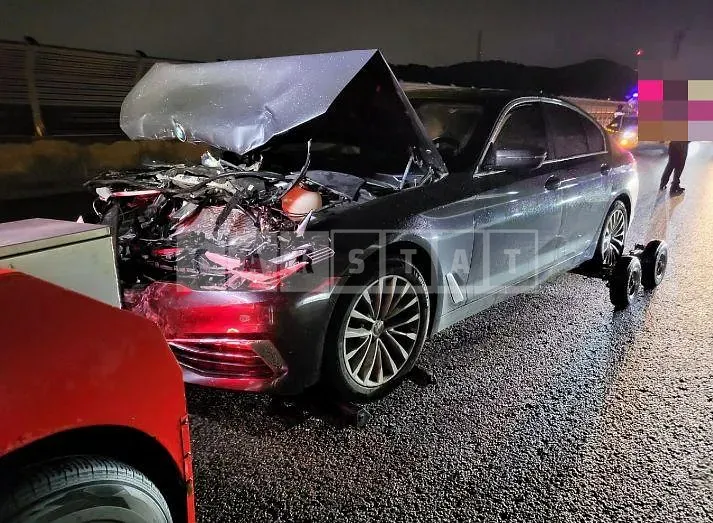 Photo 2 of 17: 2019 BMW 520d Luxury, VIN WBAJF3100LBS71424 — Korean insurance auction