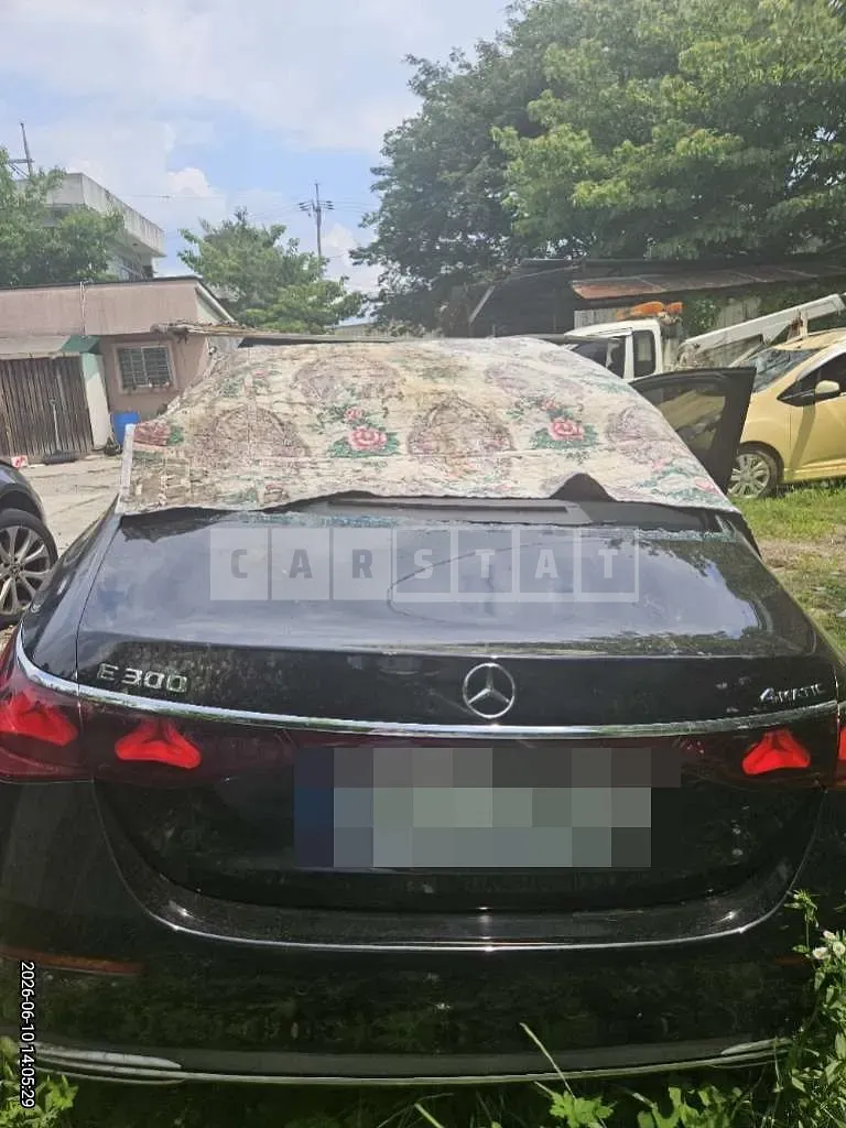 Photo 2 of 33: 2024 Mercedes-Benz E 300 4Matic — Korean insurance auction