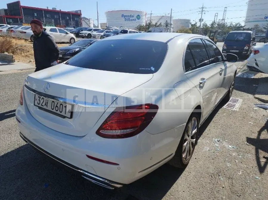Photo 2 of 20: 2017 Mercedes-Benz E220 d, VIN WDDZF0EB0HA037691 — Korean insurance auction