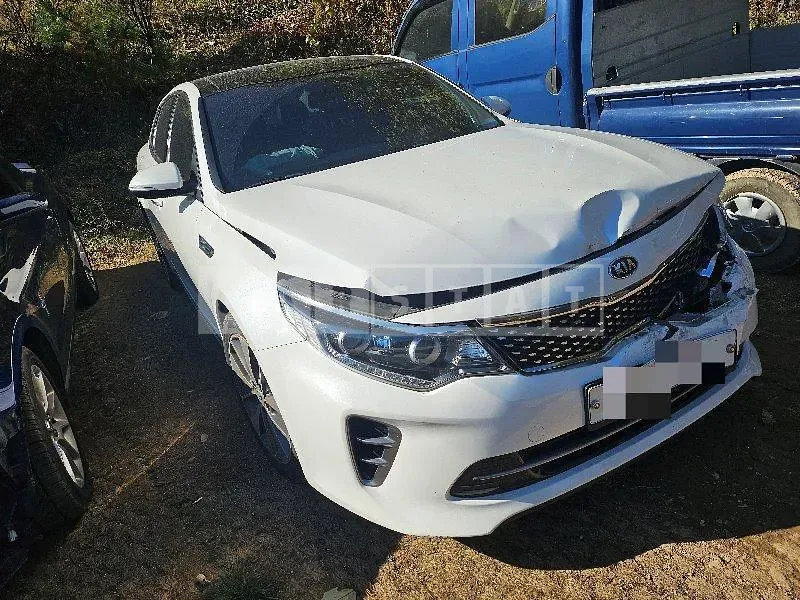 Photo 2 of 32: 2016 Kia K5 — Korean insurance auction