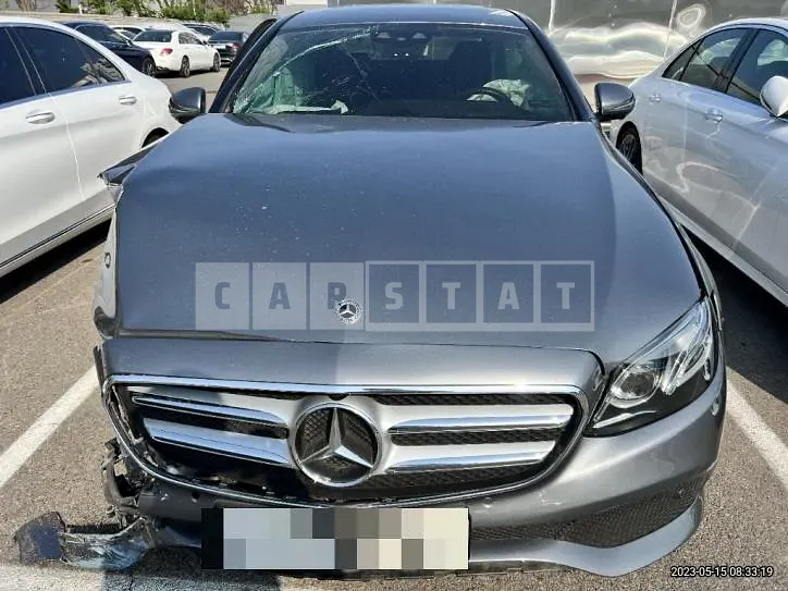 Photo 2 of 19: 2019 Mercedes-Benz E300 4Matic, VIN WDDZF4KB8KA576708 — Korean insurance auction