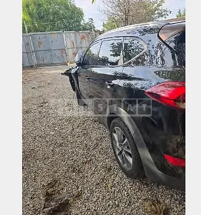 Photo 2 of 9: 2017 Hyundai Tucson TL — Korean insurance auction