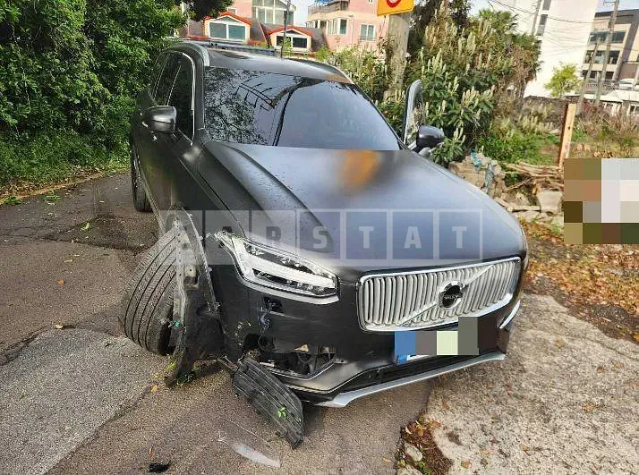 Photo 2 of 14: 2017 Volvo XC90D5 AWD — Korean insurance auction