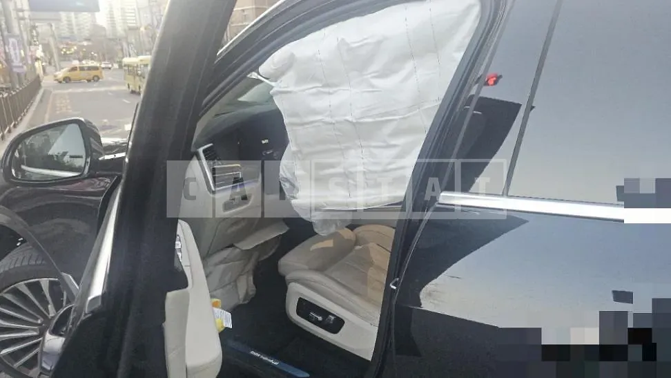 Photo 2 of 22: 2021 BMW X7 xDrive40i — Korean insurance auction