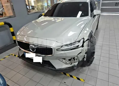 Photo 1 of 15: 2022 Volvo V60 CCB5 AWD — Korean insurance auction