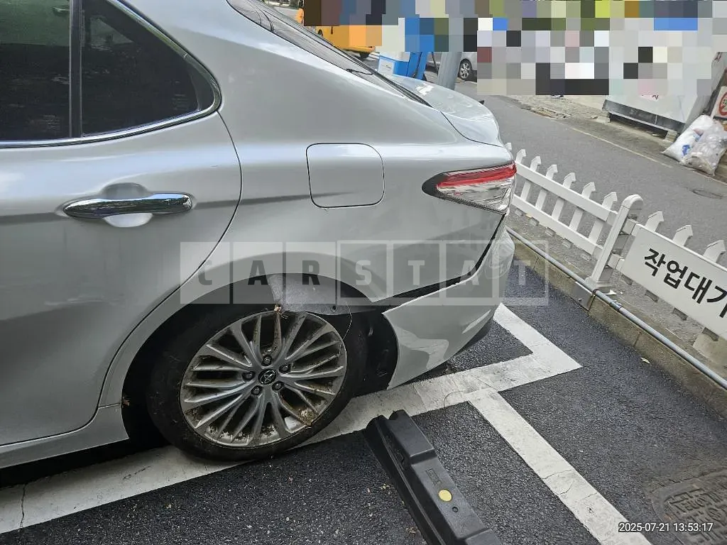 Photo 2 of 35: 2018 Toyota Camry Hybrid — Korean insurance auction