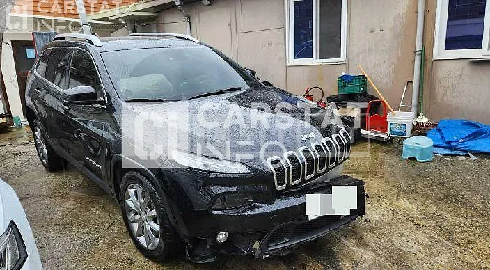 Photo 2 of 17: 2017 Jeep Cherokee 2.4 — Korean insurance auction