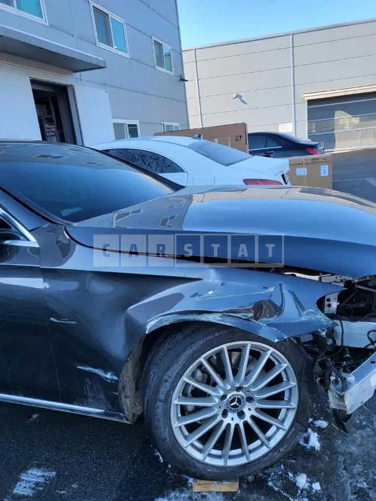 Photo 2 of 29: 2021 Mercedes-Benz E220 d 4Matic, VIN W1KZF0FB2MA994350 — Korean insurance auction