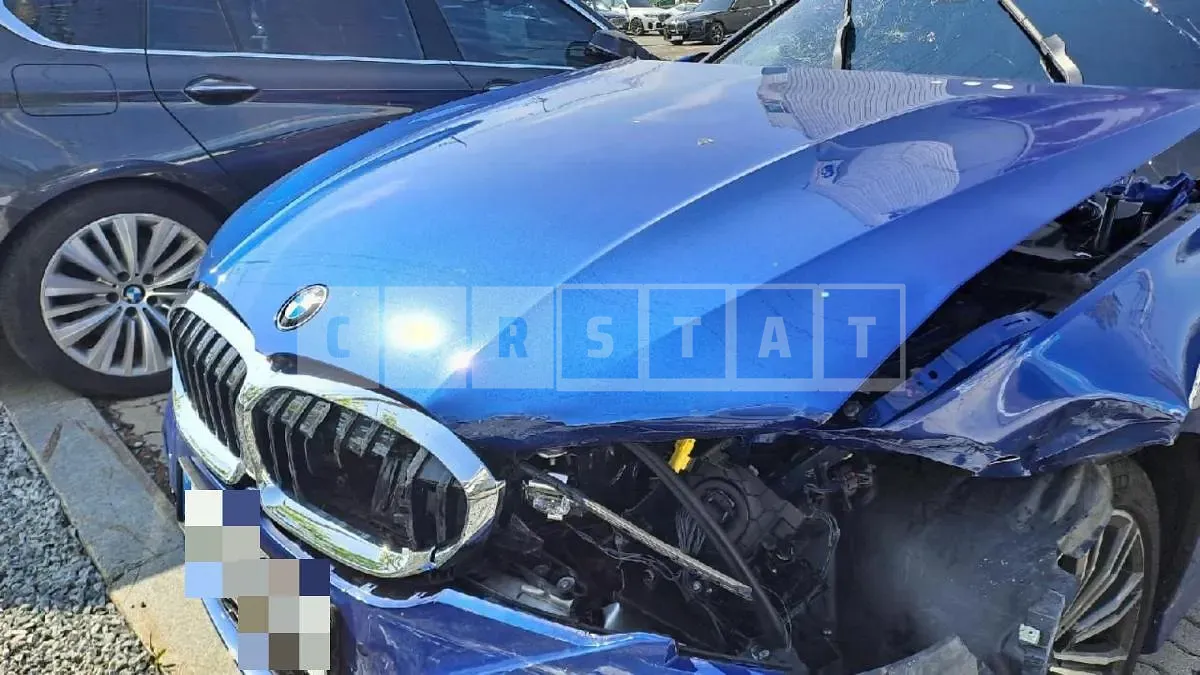 Photo 2 of 56: 2022 BMW 320i, VIN WBA5X5102NFM31390 — Korean insurance auction
