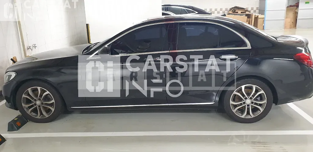 Photo 2 of 11: 2017 Mercedes-Benz C220 d, VIN WDDWF0EBXHR235005 — Korean insurance auction
