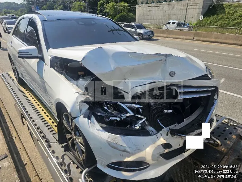 Photo 2 of 35: 2016 Mercedes-Benz E300 — Korean insurance auction