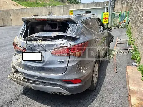 Photo 2 of 5: 2018 Hyundai Santa Fe, VIN KMHSW81UDJU861237 — Korean insurance auction