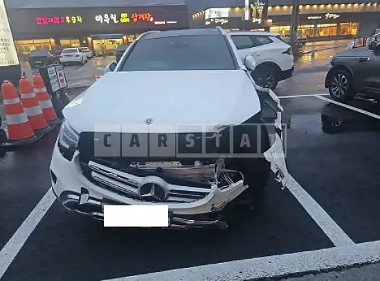 Photo 2 of 19: 2020 Mercedes-Benz GLC300 4Matic — Korean insurance auction