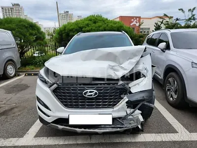 Photo 1 of 7: 2017 Hyundai Tucson, VIN KMHJ3815GHU284169 — Korean insurance auction