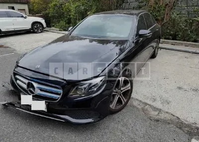 Photo 1 of 9: 2018 Mercedes-Benz E300, VIN WDDZF4JB1JA455583 — Korean insurance auction