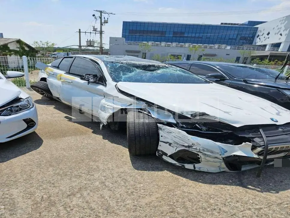 Photo 2 of 8: 2025 BMW 520i — Korean insurance auction