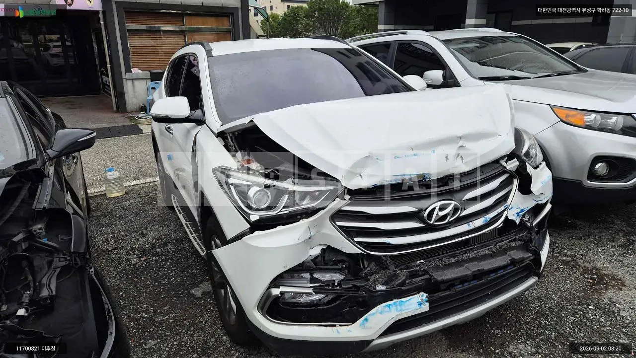Photo 2 of 9: 2017 Hyundai Santa Fe, VIN KMHSW81UBJU825622 — Korean insurance auction