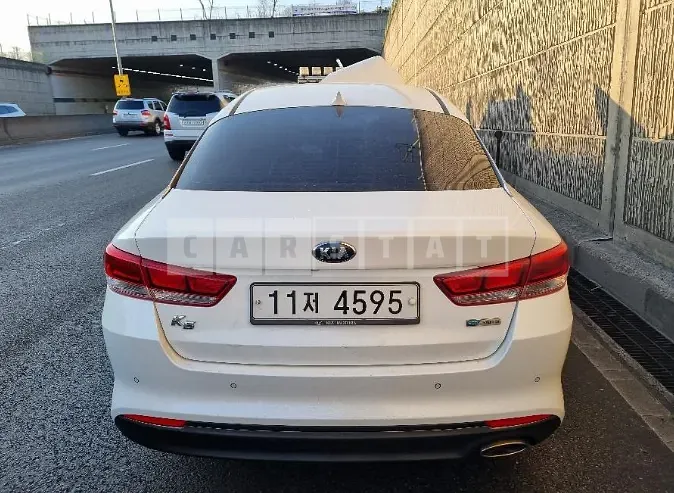 Photo 2 of 4: 2016 Kia K5, VIN KNAGS415GGA006205 — Korean insurance auction