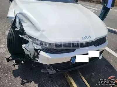 Photo 1 of 17: 2022 Kia K5 — Korean insurance auction