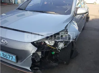 Photo 1 of 12: 2018 Hyundai Modern Ionic Electric, VIN KMHC851HFJU026049 — Korean insurance auction