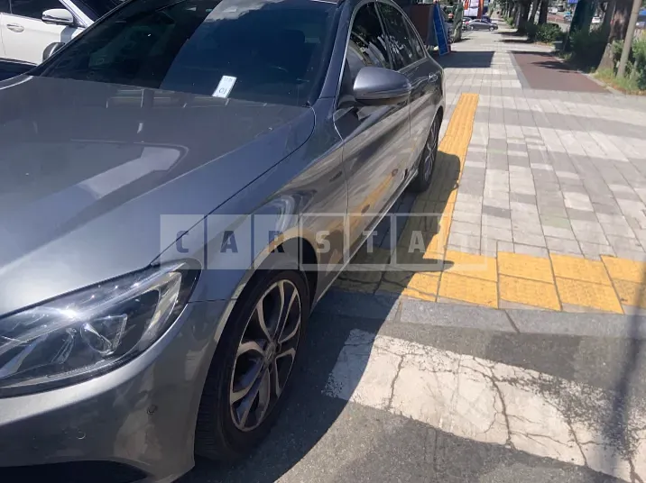 Photo 2 of 20: 2017 Mercedes-Benz C220 d, VIN WDDWF0EB0HR291731 — Korean insurance auction
