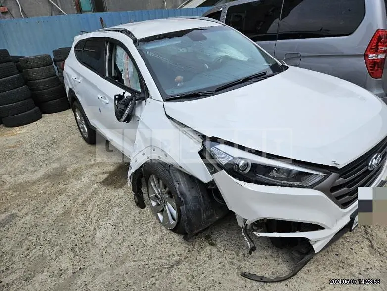 Photo 2 of 9: 2016 Hyundai Tucson TL 2.0 — Korean insurance auction