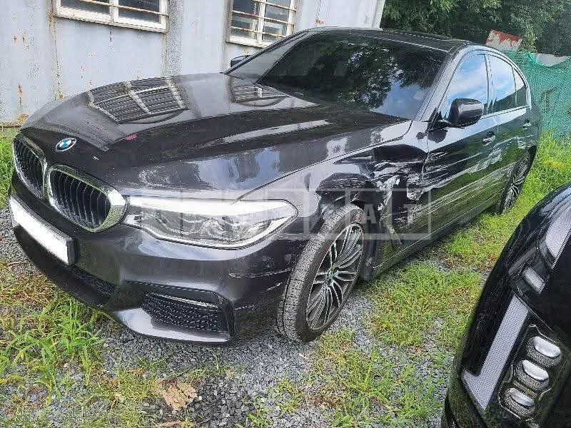 Photo 2 of 31: 2017 BMW 530d, VIN WBAJC9107HG942349 — Korean insurance auction
