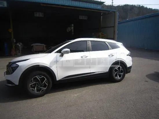 Photo 2 of 21: 2022 Kia Sportage — Korean insurance auction