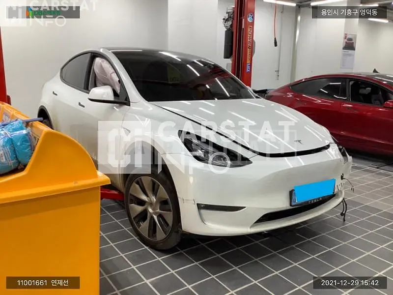 Photo 2 of 28: 2021 Tesla Model Y Standard Range, VIN 5YJYGDED2MF235654 — Korean insurance auction