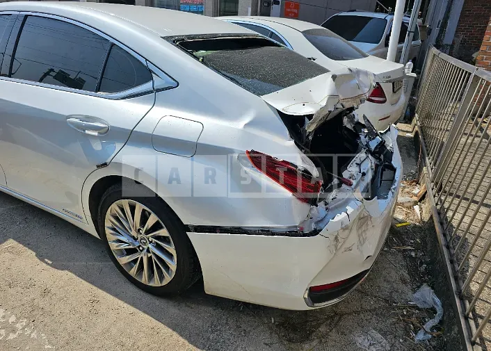 Photo 2 of 21: 2021 Lexus ES300h, VIN JTHBA1C19M2001155 — Korean insurance auction