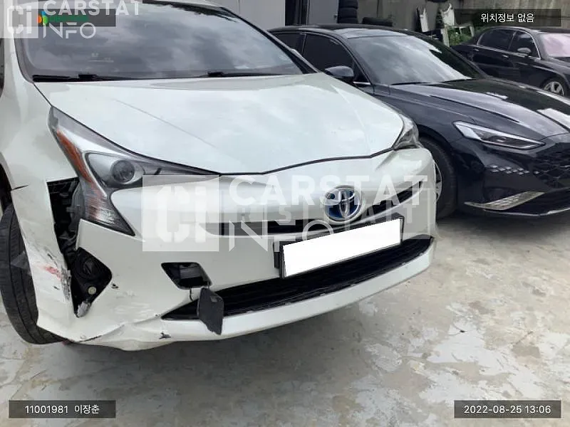 Photo 2 of 12: 2018 Toyota Prius, VIN JTDKBRFU8J3598159 — Korean insurance auction