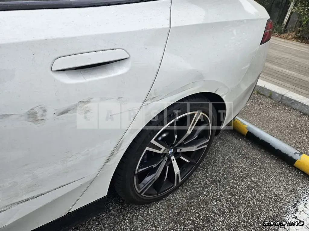 Photo 2 of 8: 2023 BMW (parts) 530i xDrive Wheels — Korean insurance auction