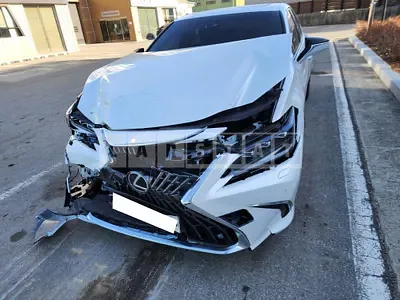 Photo 1 of 11: 2022 Lexus ES300h, VIN JTHBA1C12P2014513 — Korean insurance auction