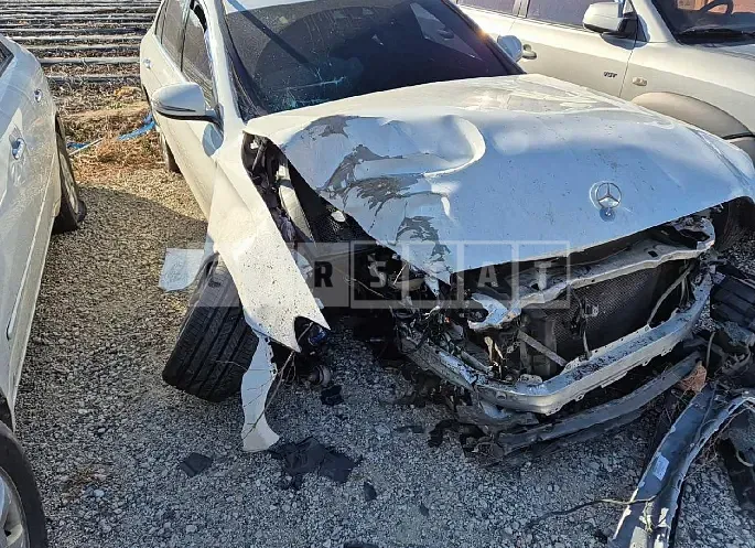 Photo 2 of 38: 2018 Mercedes-Benz E220d — Korean insurance auction