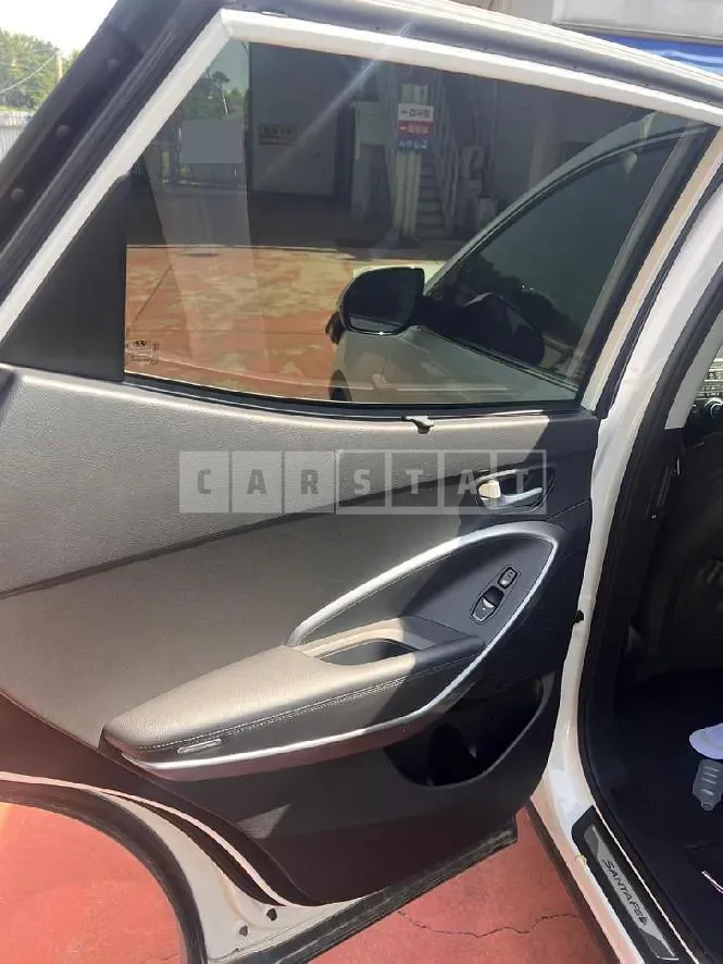 Photo 2 of 17: 2015 Hyundai Santa Fe DM, VIN KMHSW81UBFU490196 — Korean insurance auction