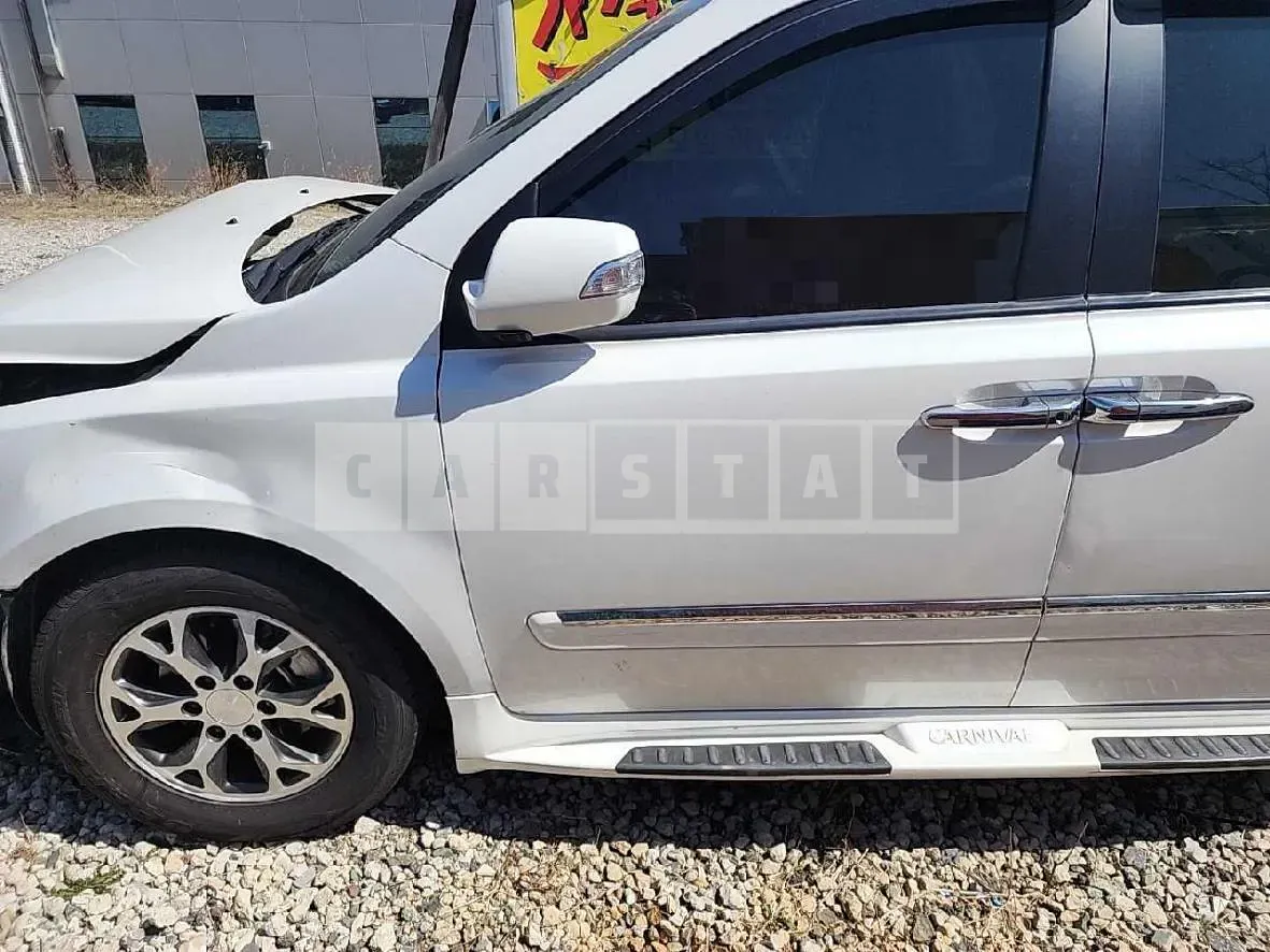 Photo 2 of 11: 2014 Kia Carnival Limousine — Korean insurance auction