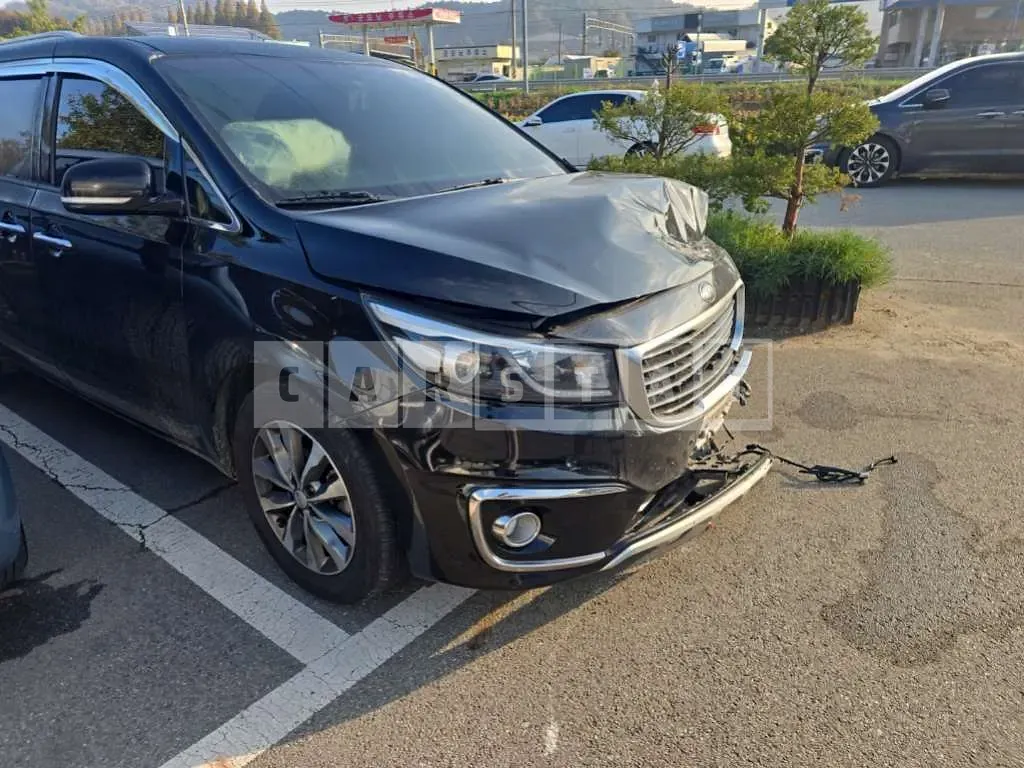 Photo 2 of 37: 2016 Kia Carnivals — Korean insurance auction