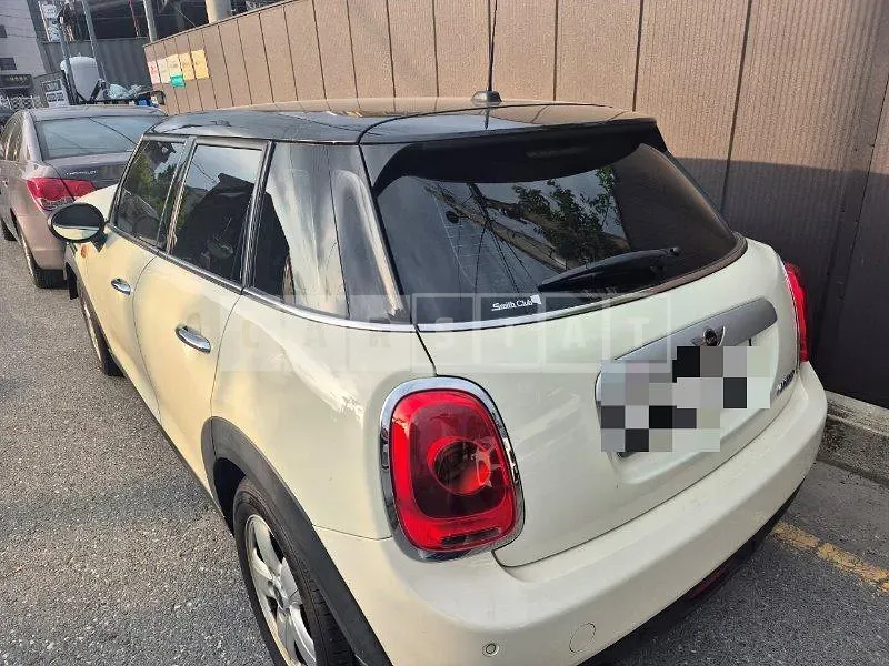 Photo 2 of 10: 2015 MINI Cooper Five-Door — Korean insurance auction
