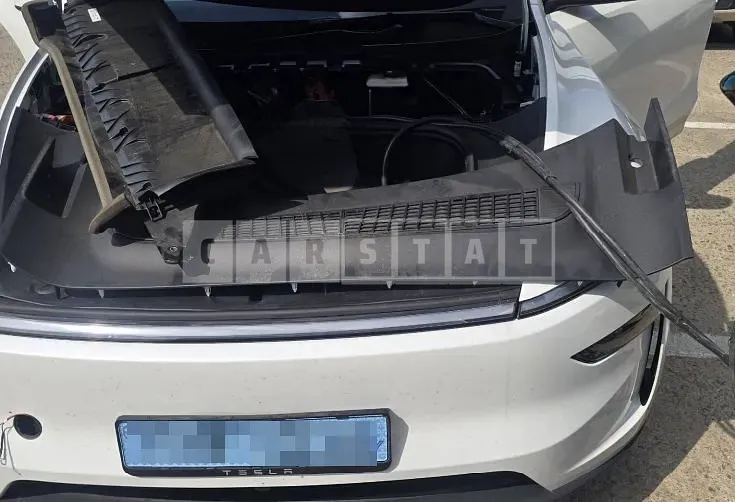 Photo 2 of 34: 2025 Tesla Model Y Long Range — Korean insurance auction