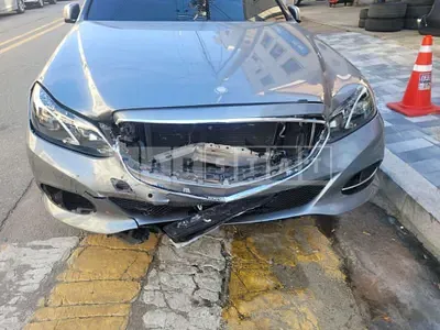 Photo 1 of 8: 2015 Mercedes-Benz E 300, VIN WDDHF5FB2FB104208 — Korean insurance auction