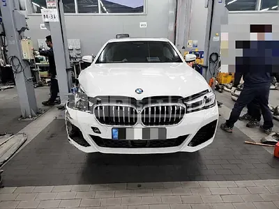 Photo 1 of 5: 2020 BMW 520i — Korean insurance auction