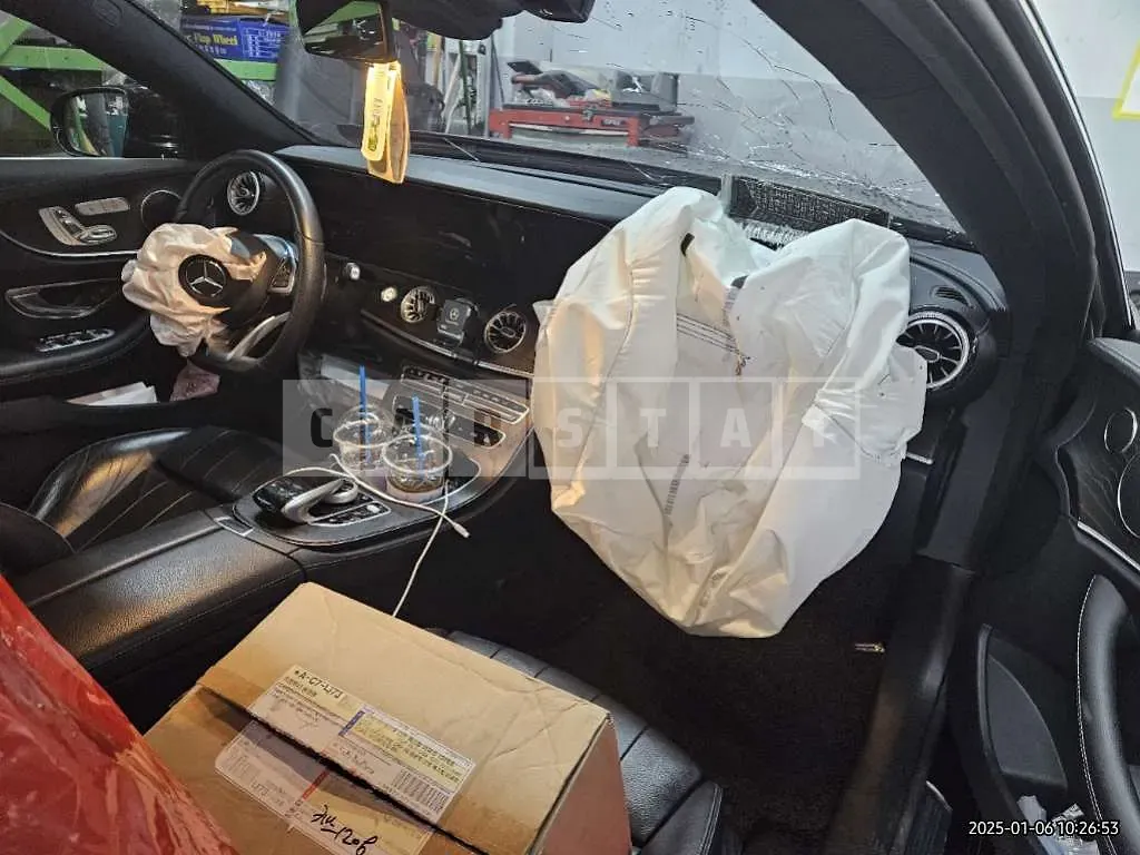 Photo 2 of 11: 2018 Mercedes-Benz E220d Coupe — Korean insurance auction