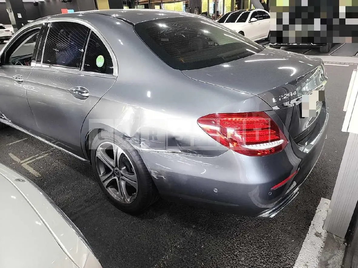 Photo 2 of 23: 2018 Mercedes-Benz E220 d — Korean insurance auction