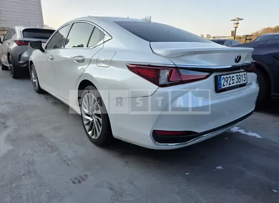 Photo 2 of 4: 2025 Lexus ES300h — Korean insurance auction