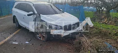 Photo 1 of 19: 2017 Kia Sorento, VIN KNAPH81ABHA336405 — Korean insurance auction