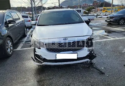 Photo 1 of 16: 2018 Kia Carnival Limousine, VIN KNAMC81ABJS424983 — Korean insurance auction