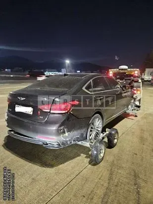 Photo 2 of 10: 2019 Hyundai G80, VIN KMHGN41DBKU320685 — Korean insurance auction