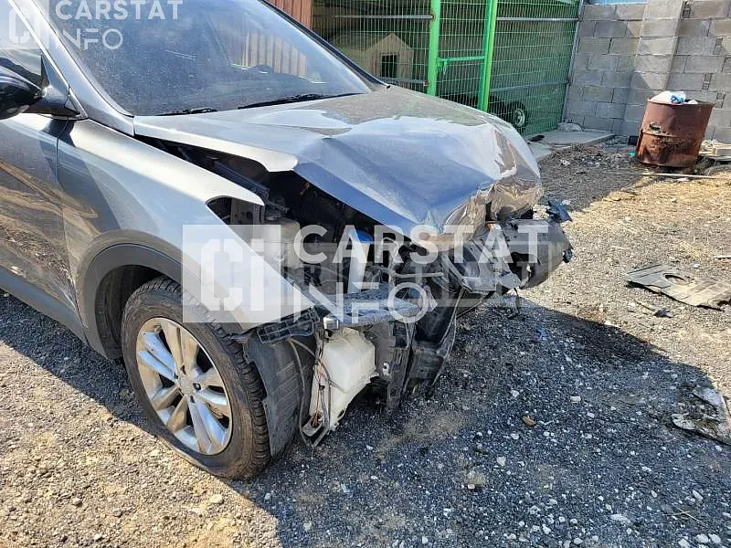 Photo 2 of 18: 2016 Hyundai Santa Fe, VIN KMHSW81UBHU701776 — Korean insurance auction